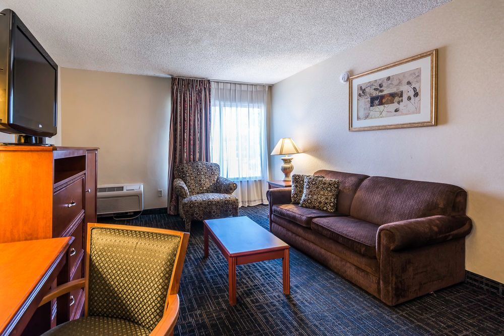 Quality Suites Downtown Colorado Springs - photo 13