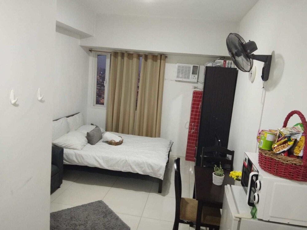 Riley's Staycation - last minute hotel in Manila