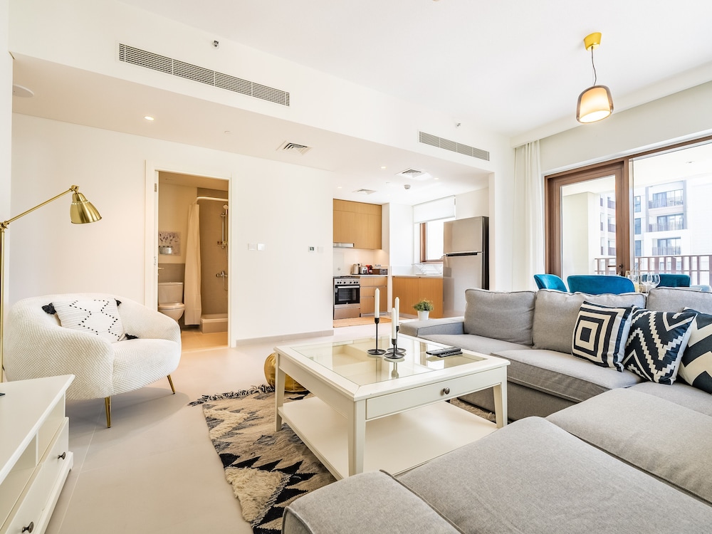 Dubai Creek Gem Stylish Condo With Two Balconies — 4-Star Luxury Hotel in Dubai, United Arab Emirates