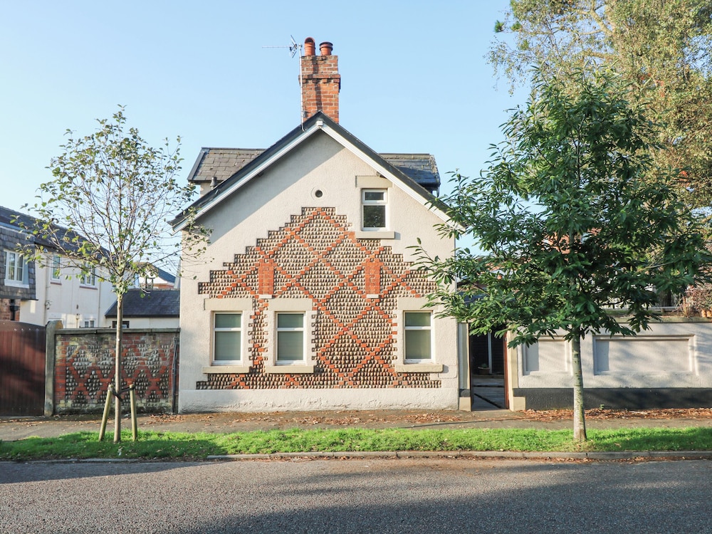 6d Clifton Drive — Lytham St Annes