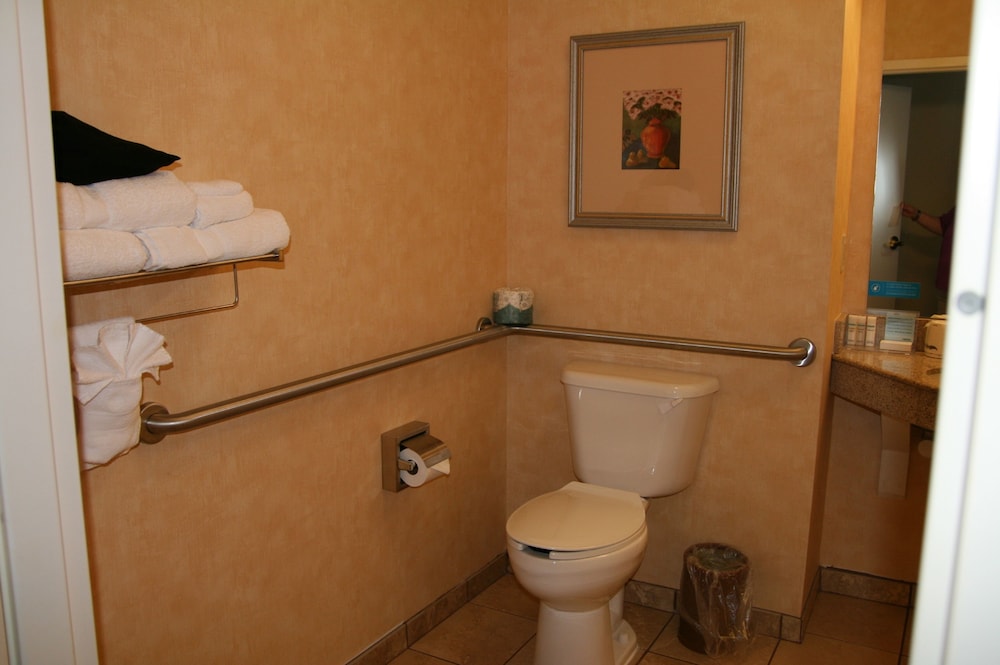 Hampton Inn Pine Grove - photo 32