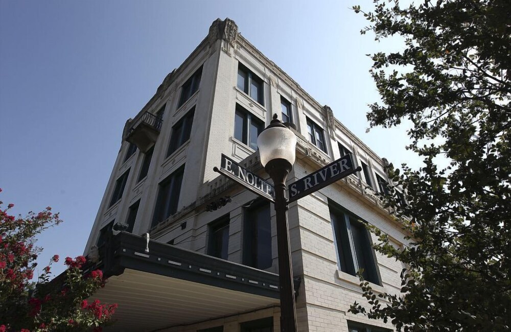 Park Plaza Hotel Seguin - photo 33