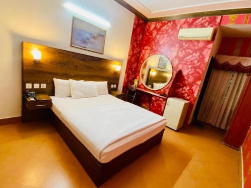 Hotel B R Lounge in Multan, Pakistan