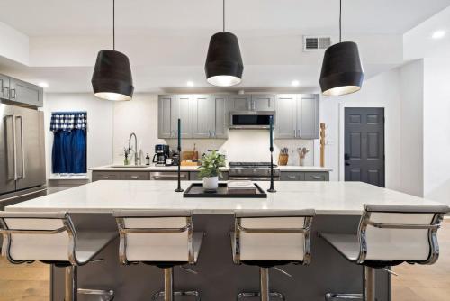 HostWise Stays The Palo No Stairs Mexican War Streets Family Friendly — 4-Star Luxury Hotel in Pittsburgh, United States