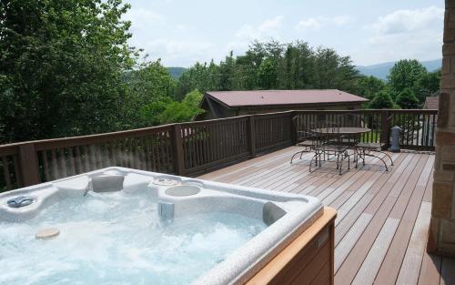 4 Cubs Cove - carbon neutral hotel in Pigeon Forge