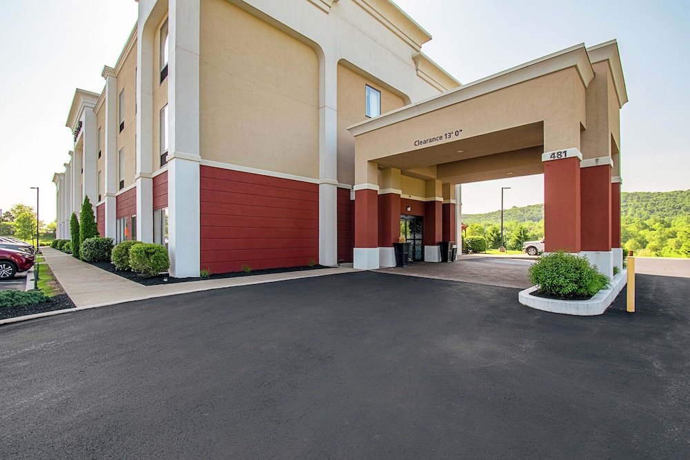 Hampton Inn Pine Grove - photo 70