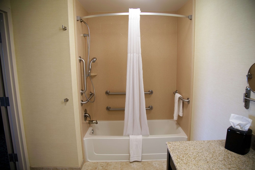 Hampton Inn & Suites Sharon - photo 60