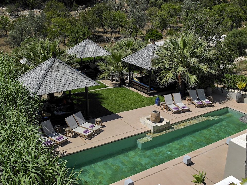 The Giri Residence Hotel & Spa — 4-Star Luxury Hotel in Sant Joan De Labritja, Spain