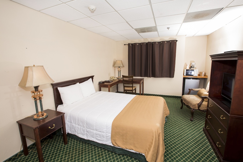 Village Inn & Suites - photo 21
