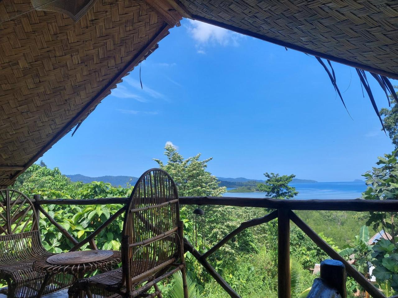Jungle bar Resto & Cottages — Port Barton — photo 3