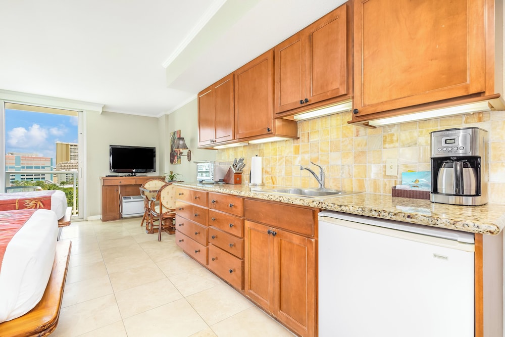 Luana Waikiki Hotel & Suites - photo 90