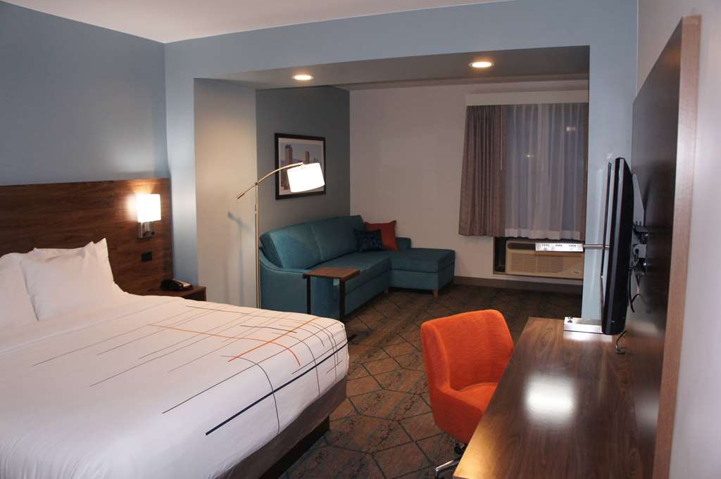 La Quinta Inn & Suites by Wyndham Littleton Red Rocks - photo 16