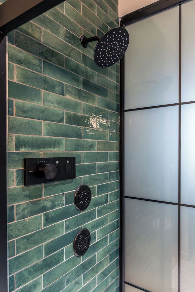 Moxy Cincinnati Downtown - photo 25