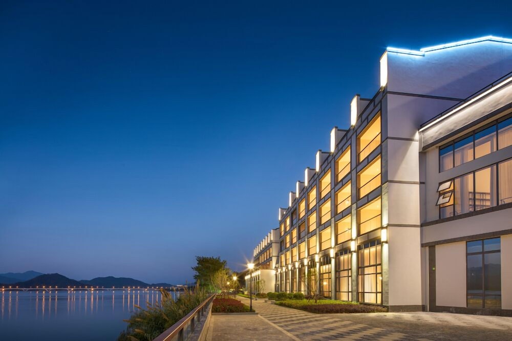 voco Thousand Island Lake by IHG — 4-Star Luxury Hotel in Hangzhou, People's Republic of China