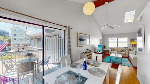 Beach Rd 300ft to Beach Access & 500ft to Siesta Key Village 2bdr & Studio — Siesta Key — photo 3