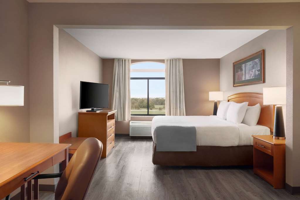 Wingate by Wyndham Bentonville AR - photo 13