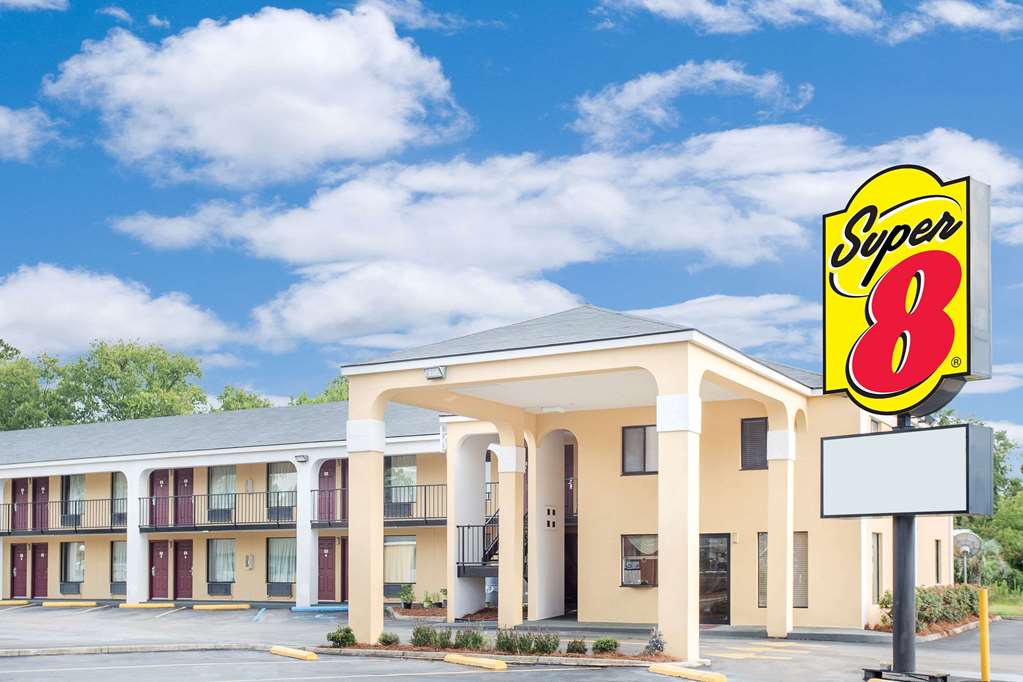 Super 8 by Wyndham Eufaula - carbon neutral hotel in Eufaula