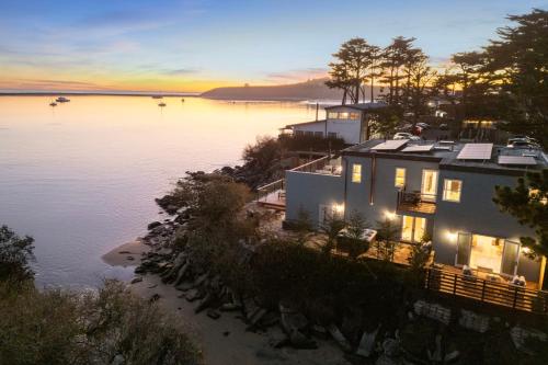 Experience the Pinnacle of Coastal Living at Harbour House — 4-Star Luxury Hotel in Half Moon Bay, United States