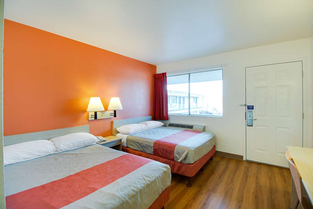 Motel6 Phoenix AZ East - photo 9