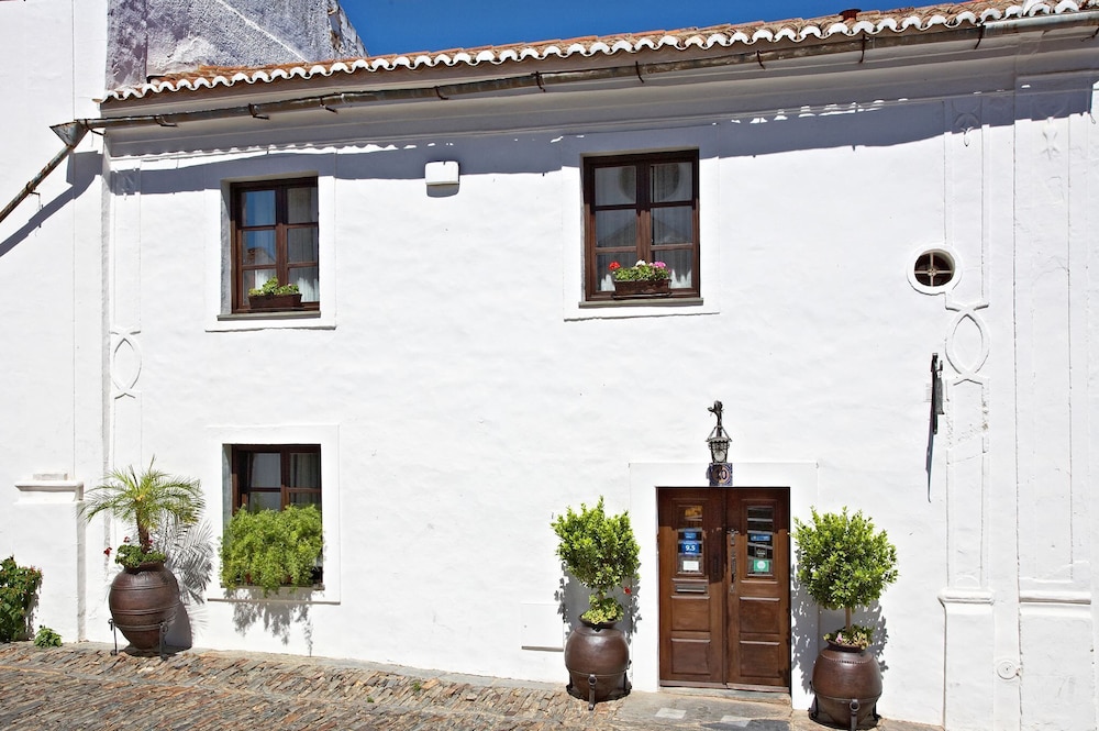 Casa Pinto — 4-Star Luxury Hotel in Reguengos De Monsaraz, Portugal