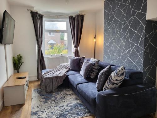 Cosy Home Ideal for Business Contractors Families near Walsgrave Hospital Shops and M6 A46 Free Parking — 4-Star Luxury Hotel in Coventry, United Kingdom