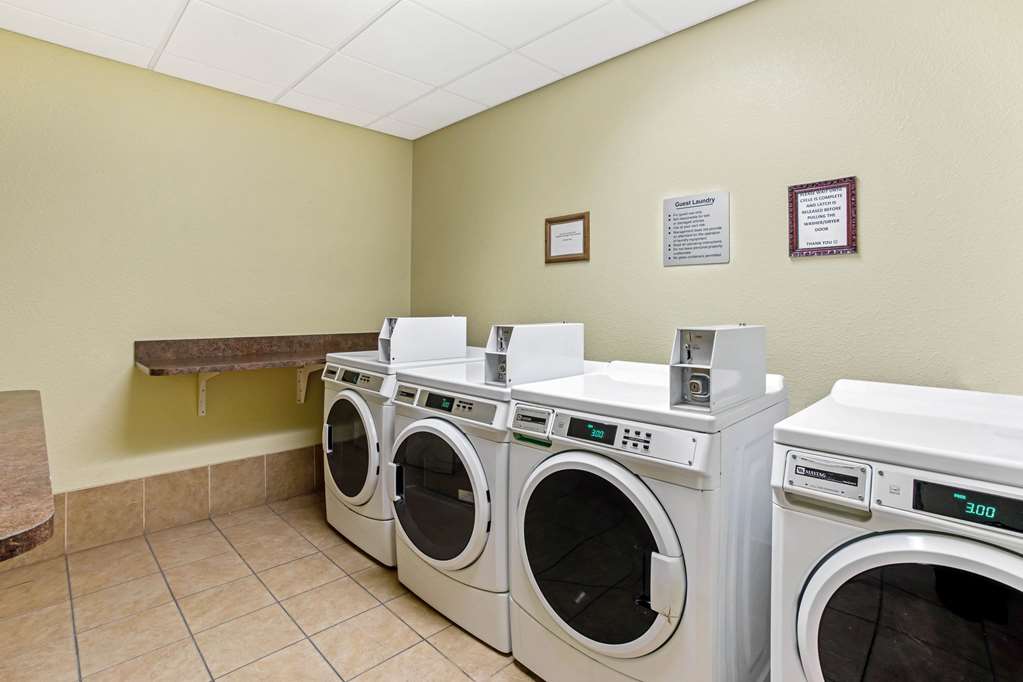 La Quinta Inn & Suites by Wyndham Denver Gateway Park - photo 59
