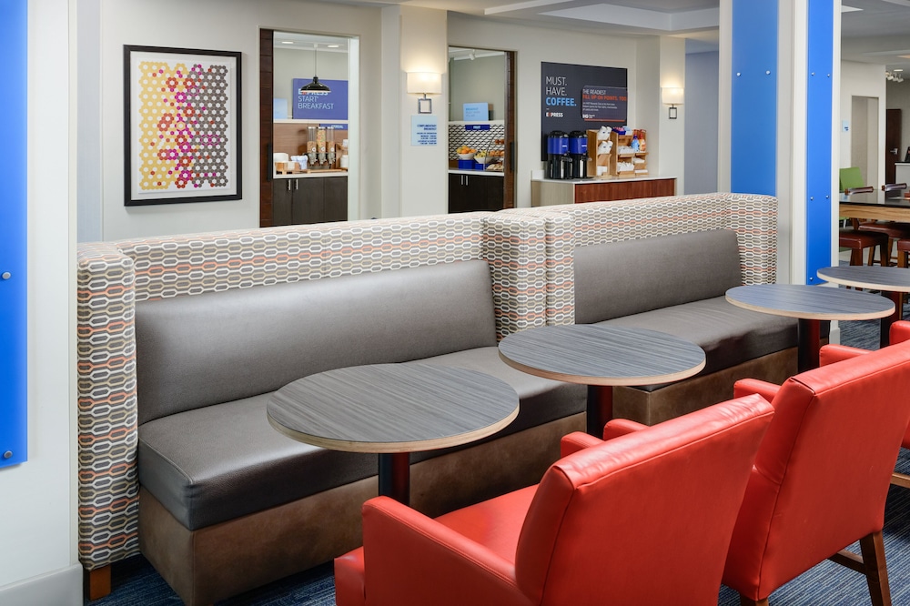 Holiday Inn Express Hotel & Suites Tullahoma by IHG - photo 37