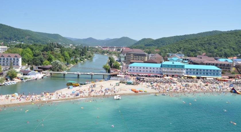 Tornado na Morskoy 41 in Novomikhaylovskiy, Russia