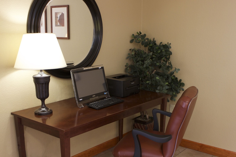 Candlewood Suites Champaign Urbana University Area by IHG - photo 43