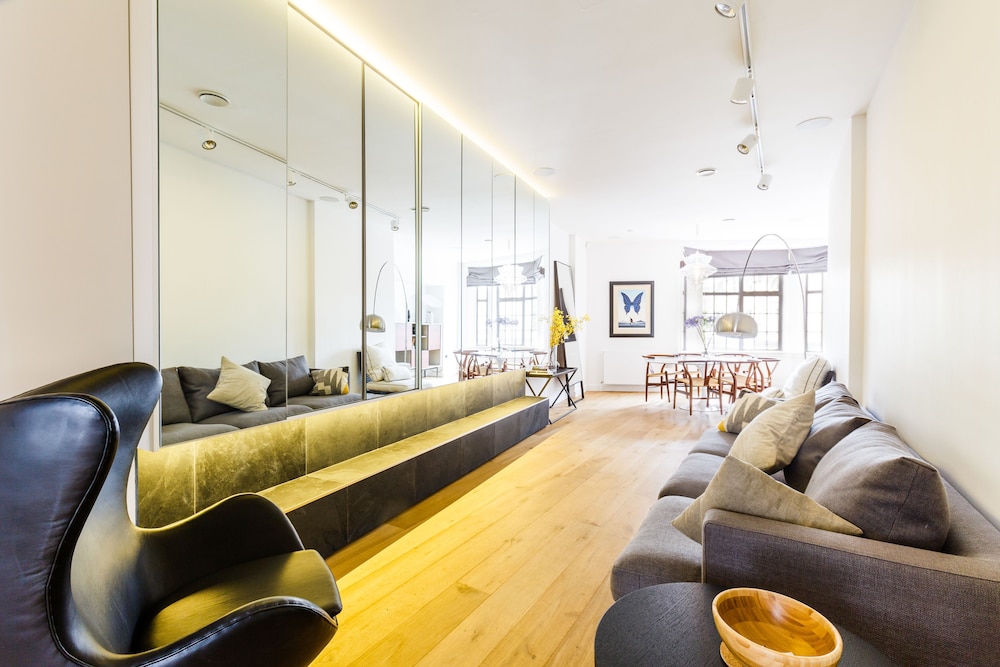 Cockspur Street — 4-Star Luxury Hotel in London, United Kingdom