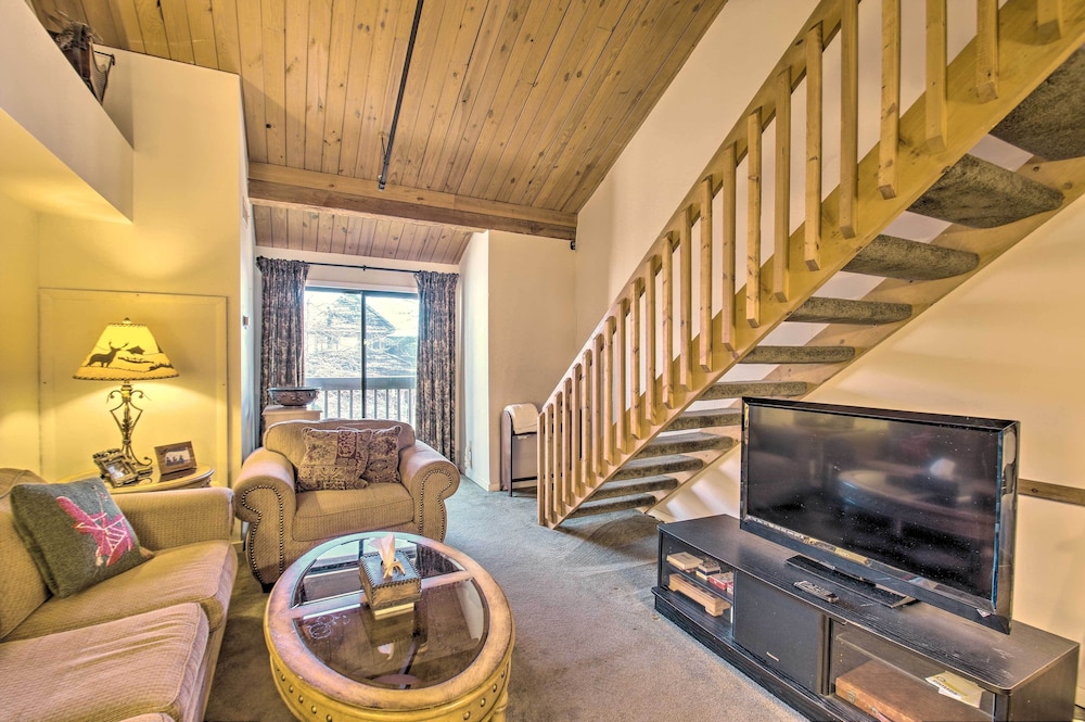 Snug Wintergreen Resort Studio Ski In and Out - photo 21