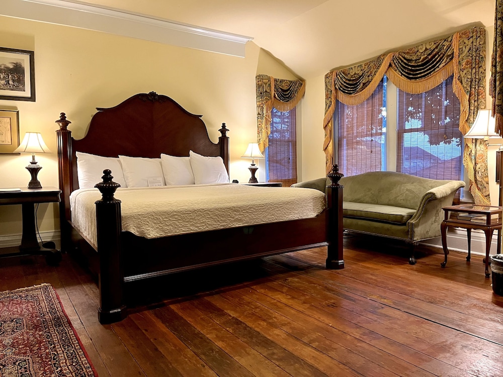 Anchuca Historic Mansion & Inn - photo 11
