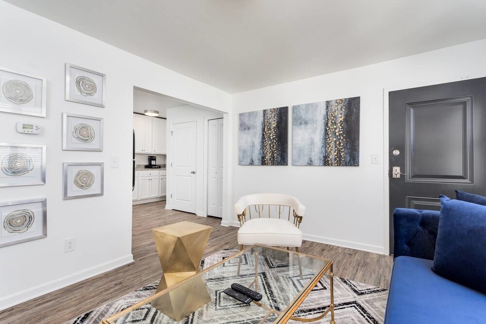 8 Bedrooms Comprised of 4 2BR Suites by Domio - photo 45