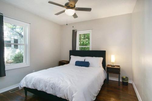 Gorgeous Notre Dame Get Away Comfy Beds WiFi Coffee Games - photo 16