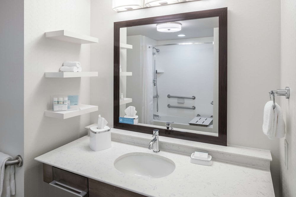 Hampton Inn & Suites by Hilton Atlanta Perimeter Dunwoody - photo 21