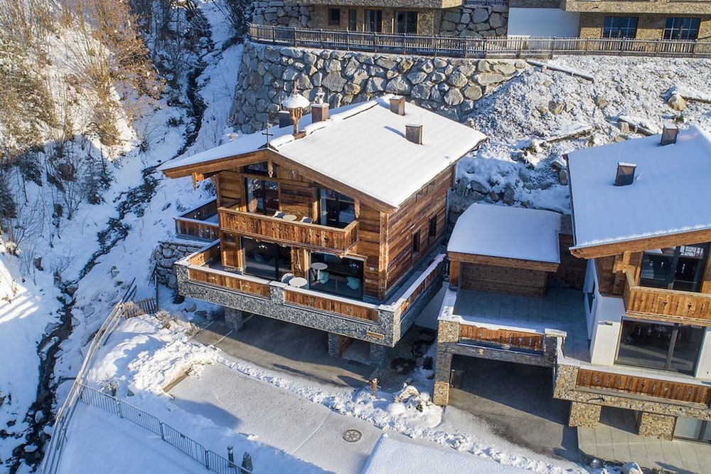 Nationalpark Chalet Rosenspitze — 4-Star Luxury Hotel in Neukirchen Am Grossvenediger, Austria