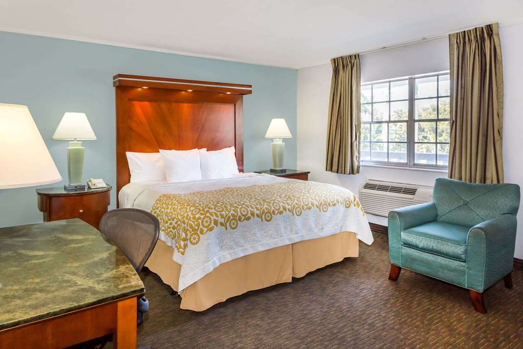 Days Inn by Wyndham Miami Airport North - photo 20