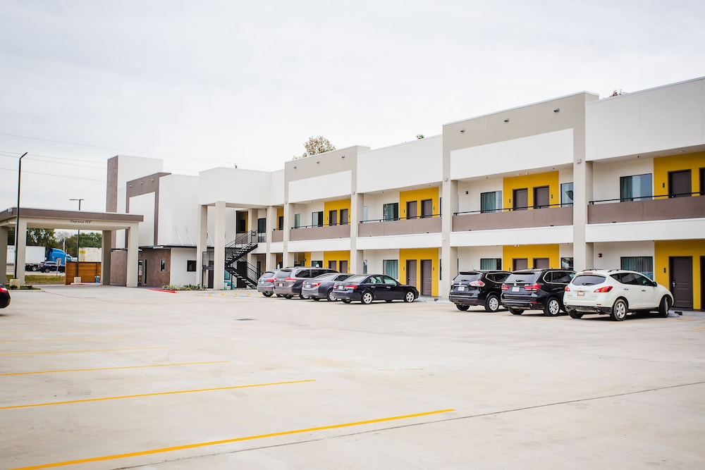 Palace Inn Airtex - photo 18