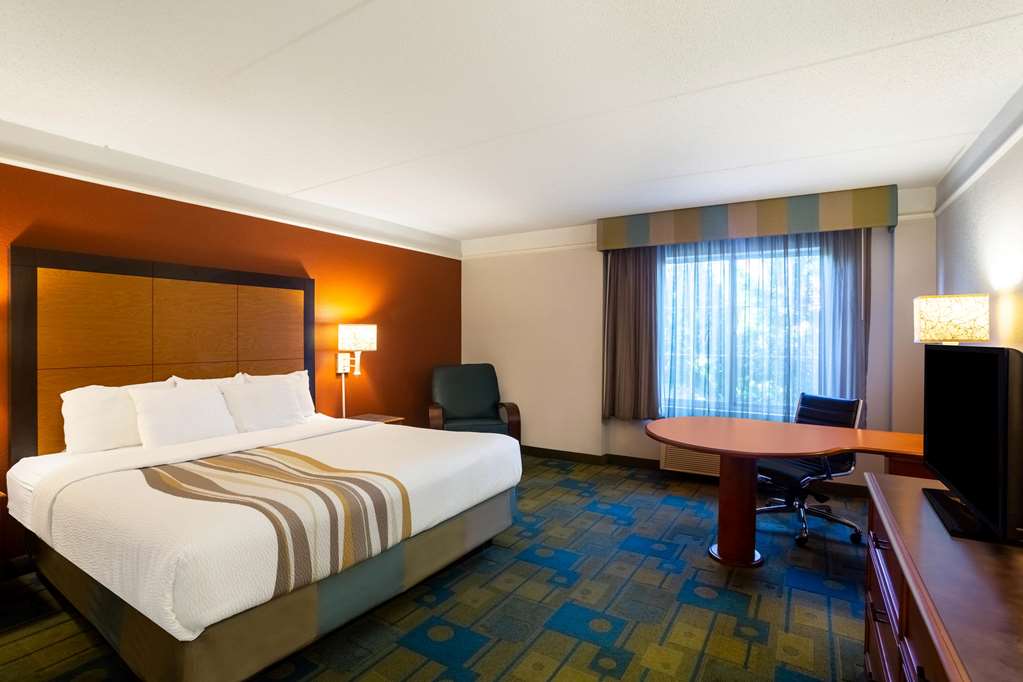 La Quinta Inn & Suites by Wyndham Charlotte Airport South - featured photo