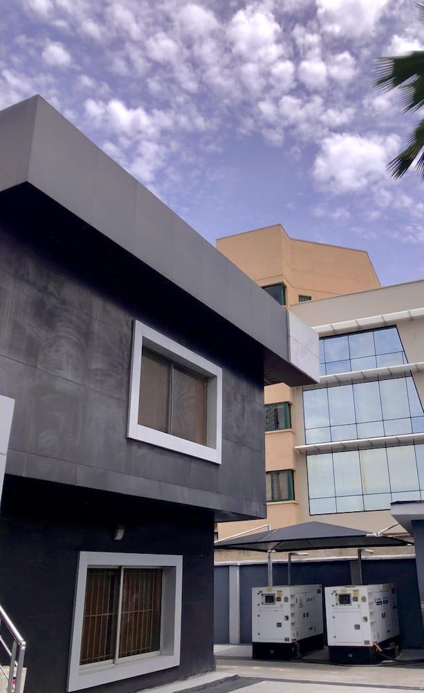 Hamptons Hotel - last minute hotel in Lagos