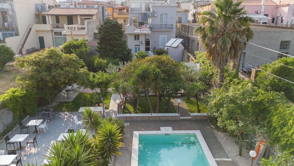 Quattro Venti Case Vacanze — 4-Star Luxury Hotel in Furci Siculo, Italy