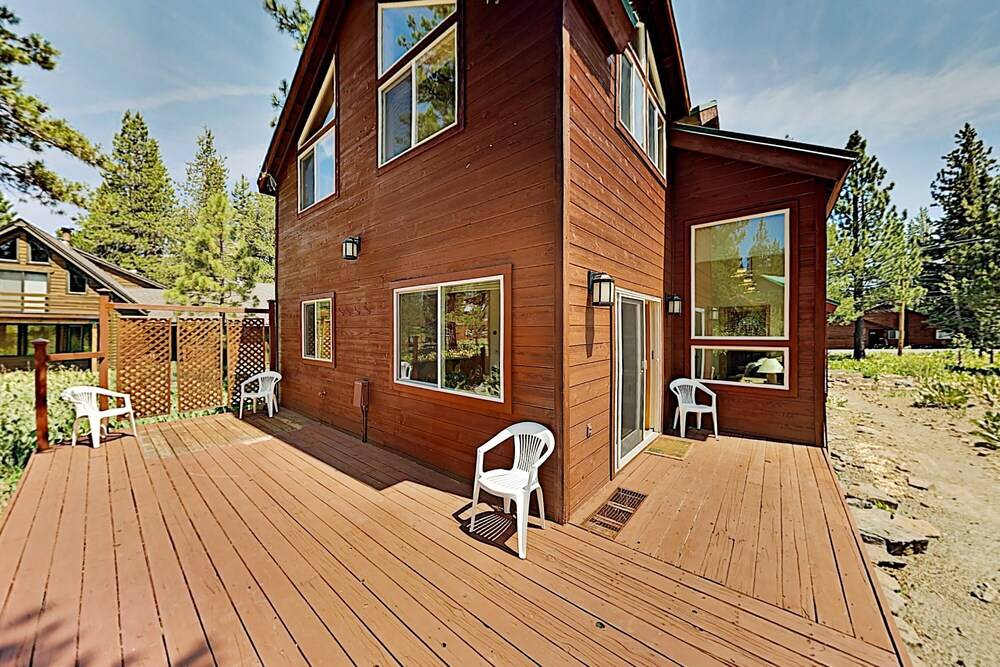Tahoe Donner Luxury Sleeps 14 Hot tub 3100 sqft - photo 17