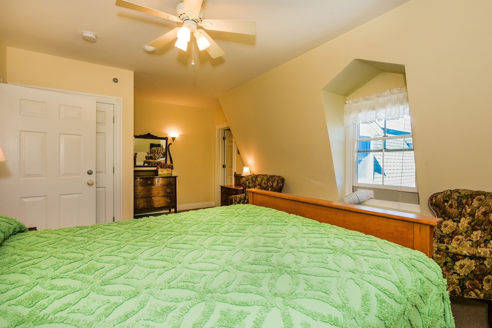 Payne's Harbor View Inn - photo 10
