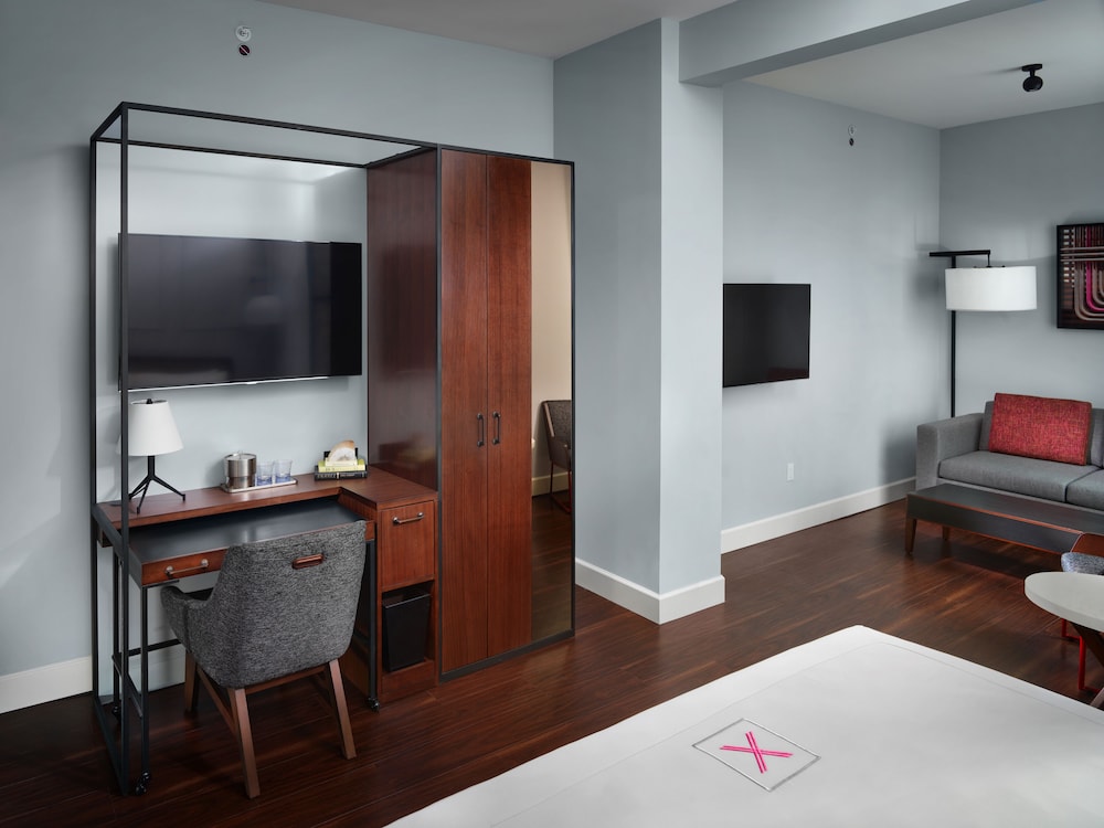 Axiom Hotel - photo 5