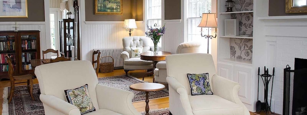The Ashley Inn - photo 2