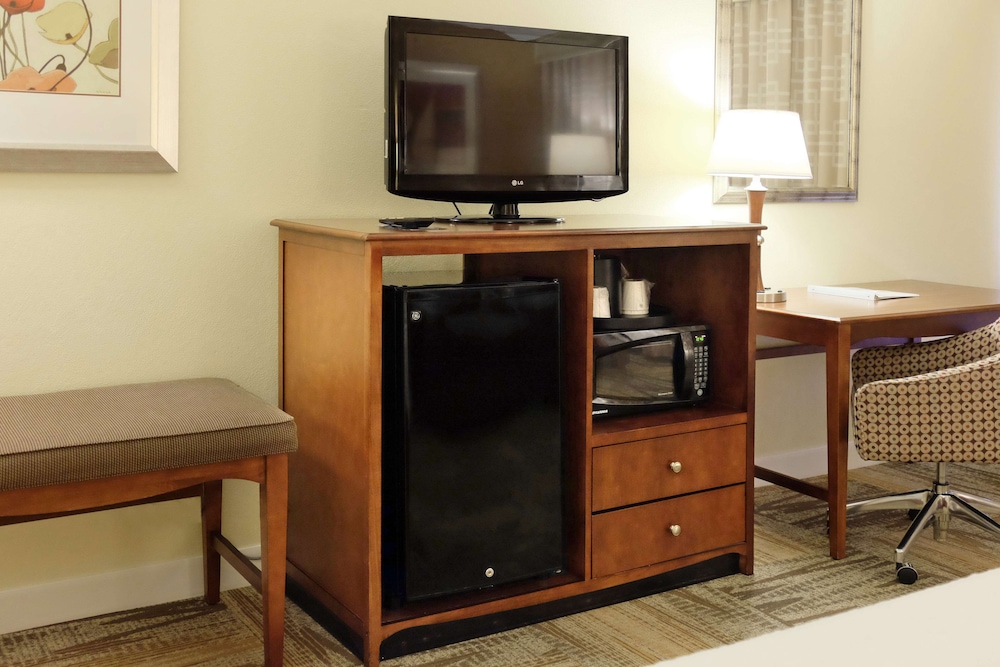Hampton Inn Lima - photo 18