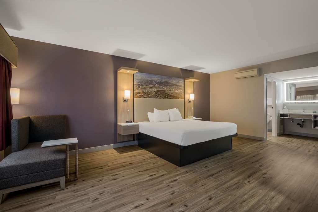 Best Western Diamond Bar Hotel & Suites - photo 4