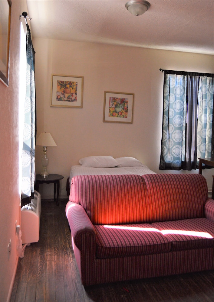 Holly Inn Suites - photo 21