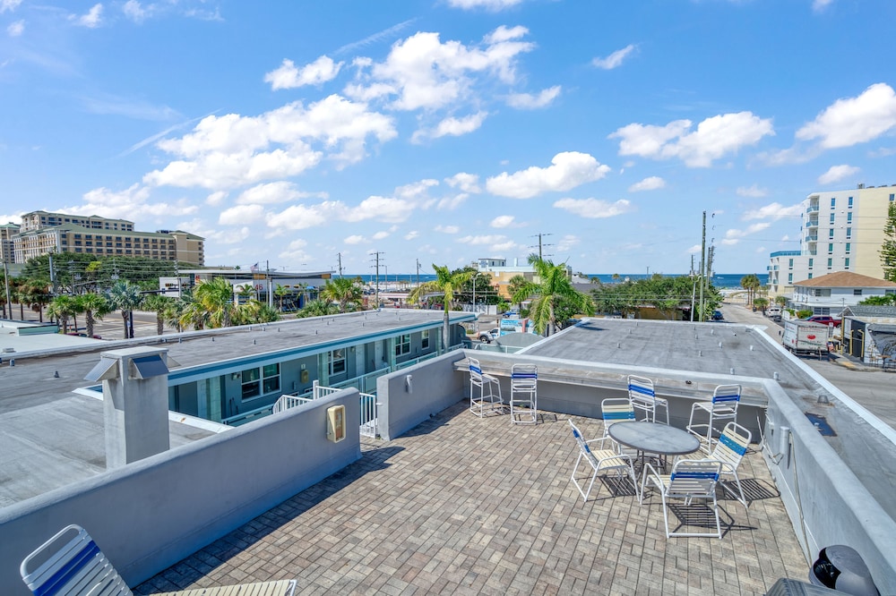 Camelot Beach Suites - photo 34