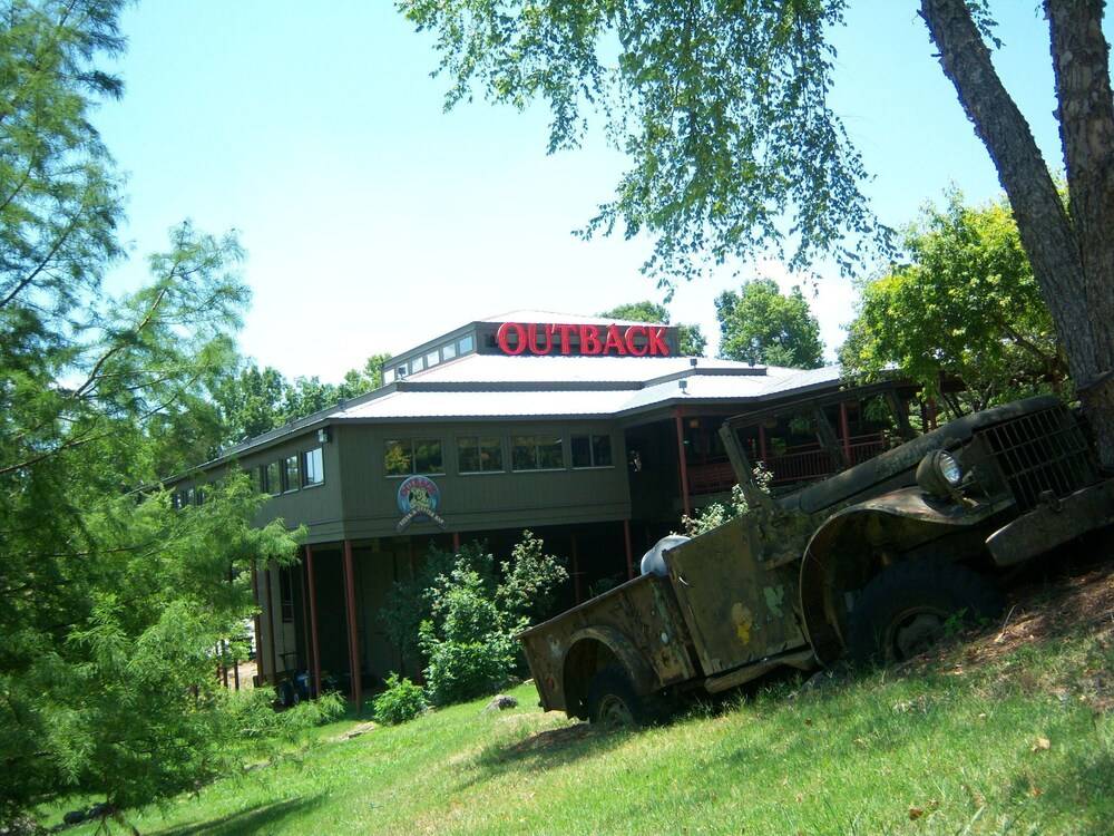 Outback Roadhouse Motel and Suites - photo 24